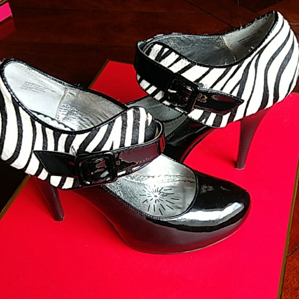 Naughty Monkey Zebra Heels - Picture 3 of 6